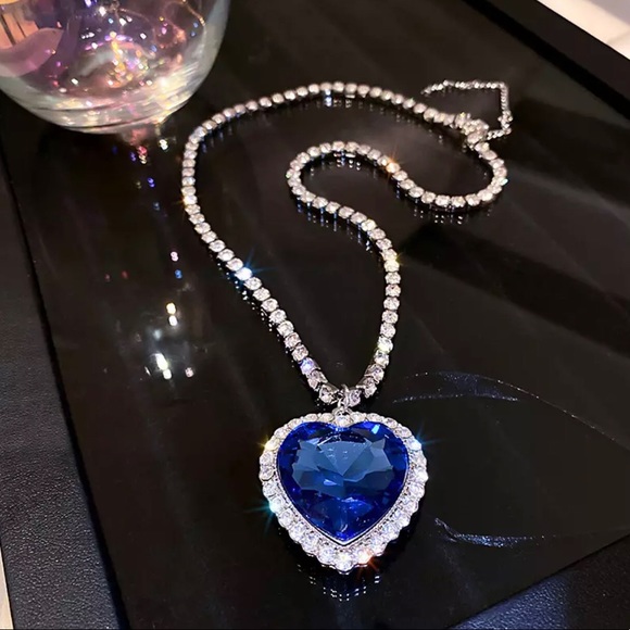Titanic Heart Of Ocean Blue Crystal Pendant Necklace - Picture 5 of 6